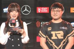 开云体育-包含JackeyLove回归赛场，败北首场状态亮眼，MAD观众沸腾！的词条